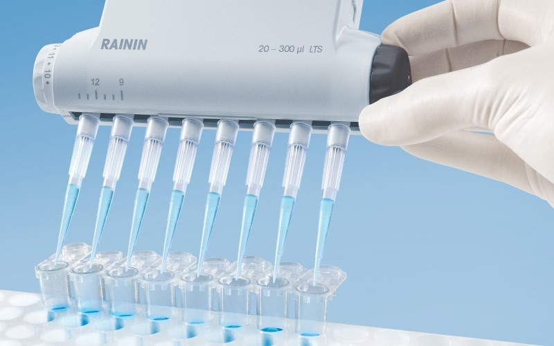 electronic multichannel adjustable spacer pipette